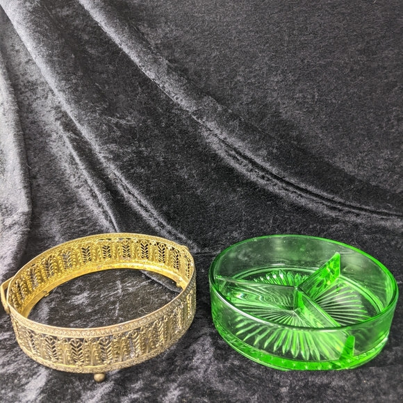 Vintage ornate brass & green glass relish or snack dish - Picture 8 of 10